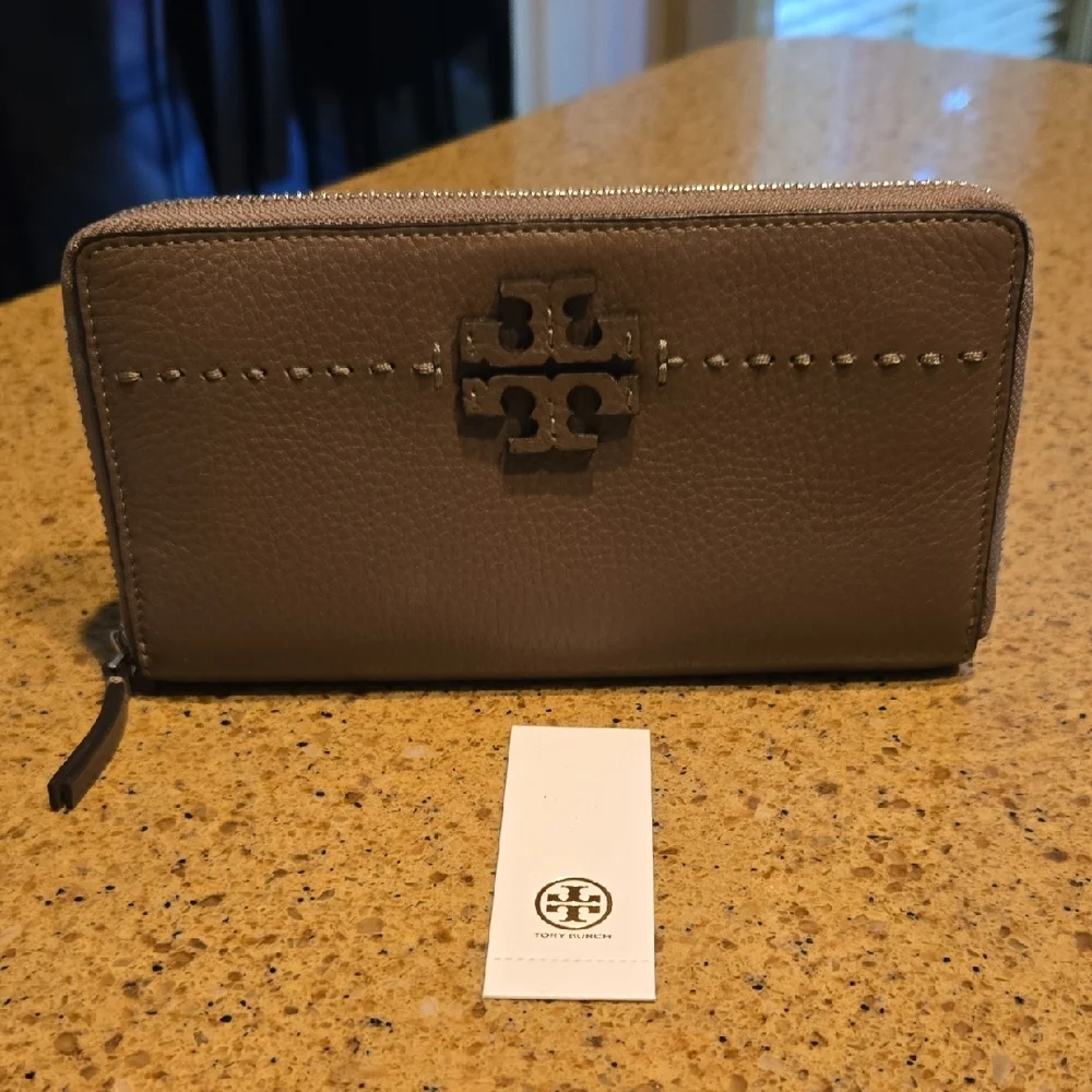 New Tory Burch McGraw Zip Wallet - Picture 9 of 9
